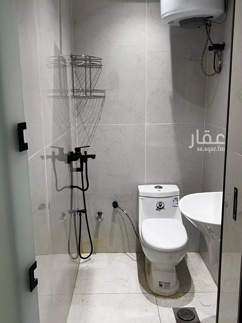 شقة 1 غرف في الملقا 5