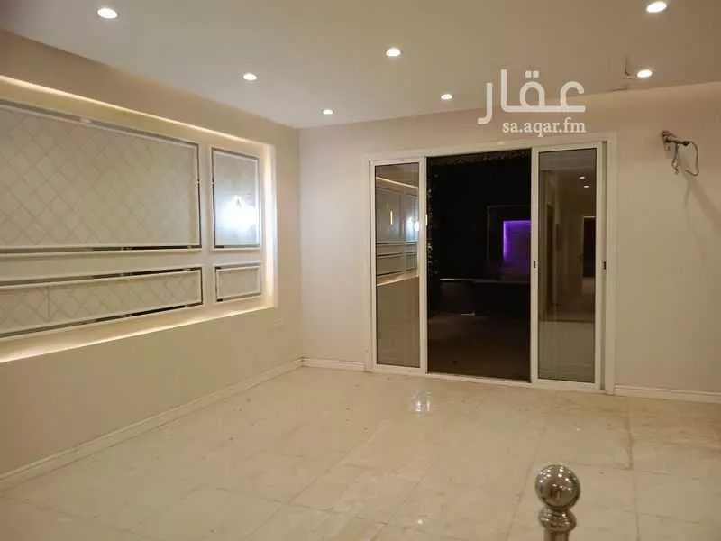 فيلا 8 غرف في طيبة 3