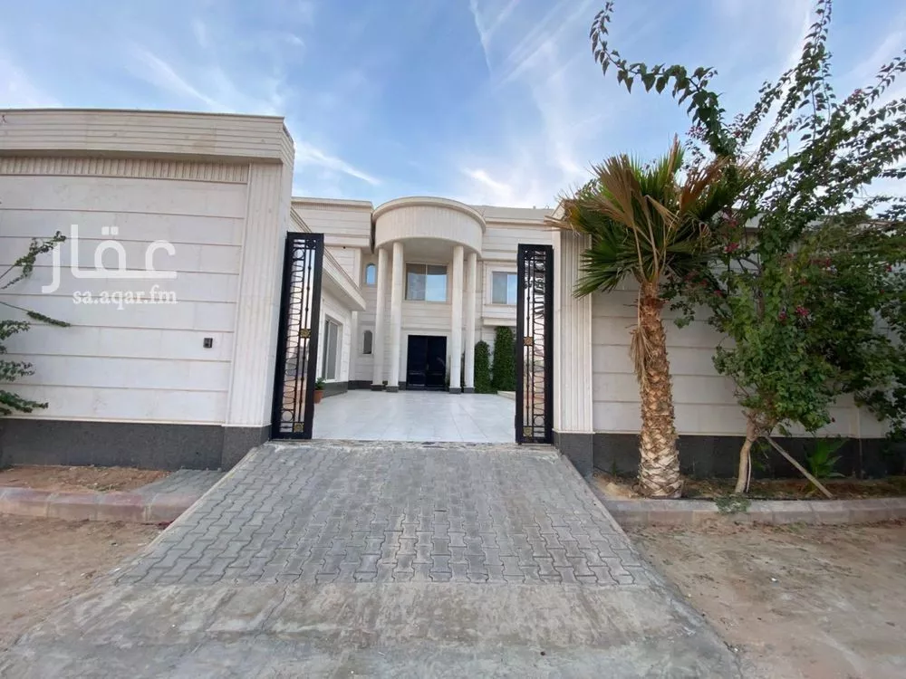 5 bedroom apartment in Al Maizilah 1