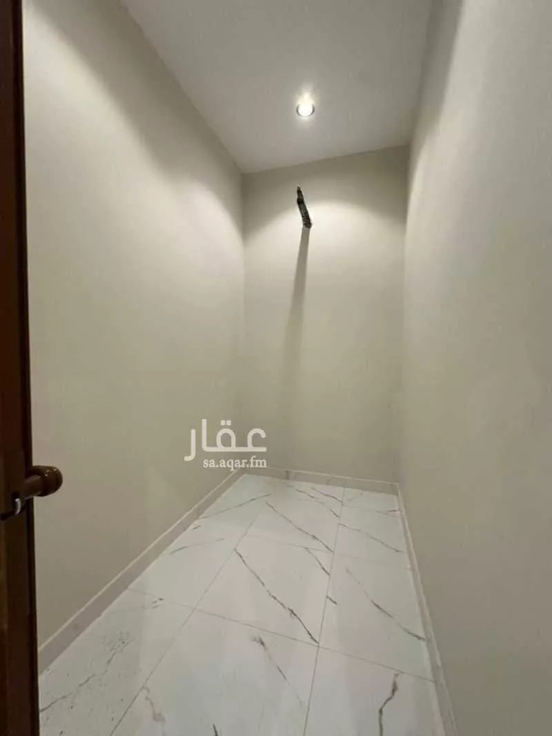 شقة 5 غرف في الريان 4