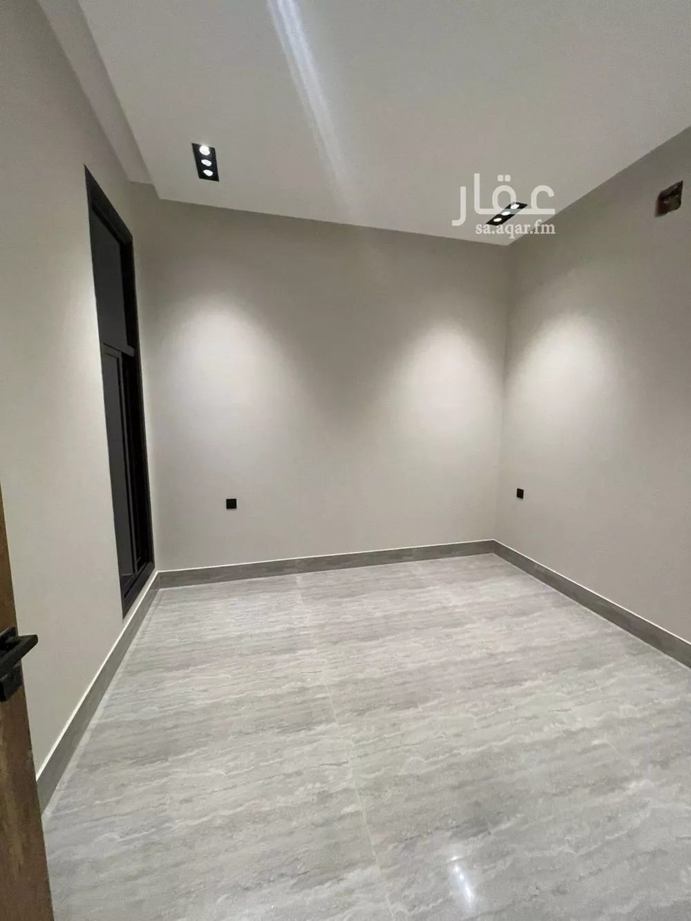 فيلا 5 غرف في العارض 4