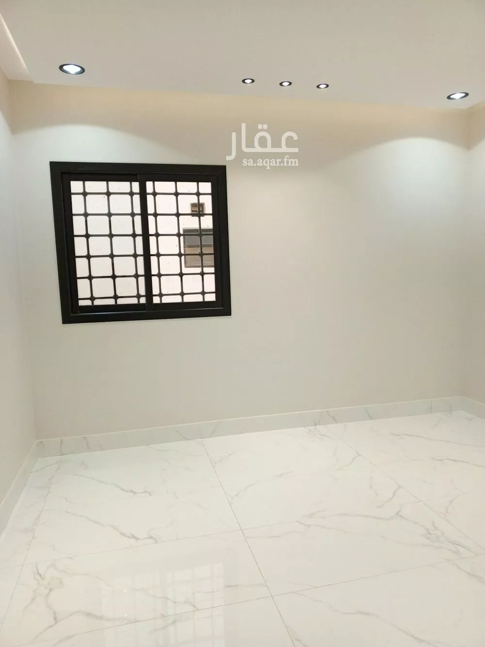 فيلا 6 غرف في الشرق 4