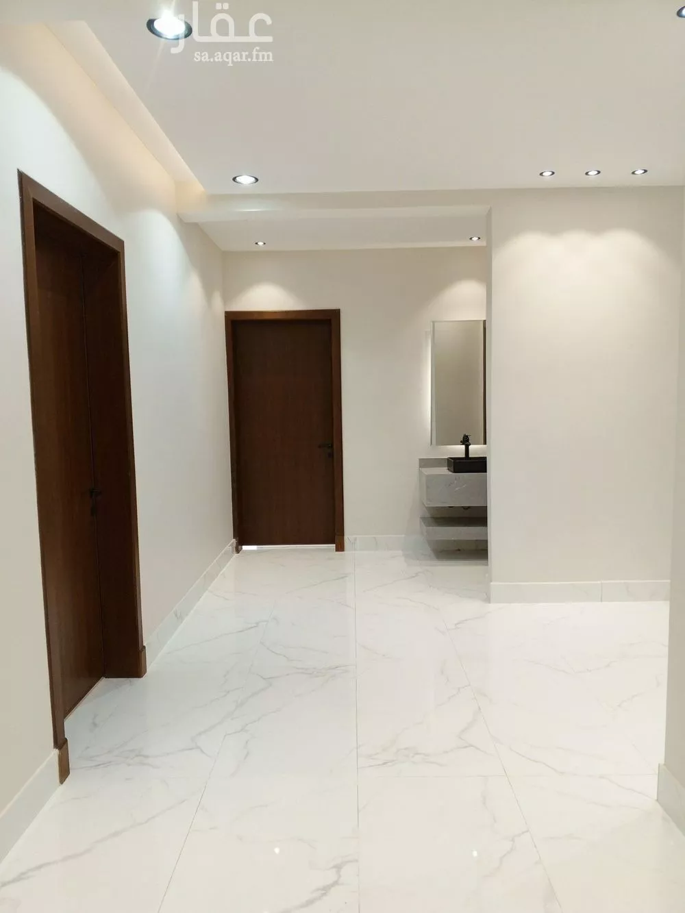 فيلا 6 غرف في الشرق 2