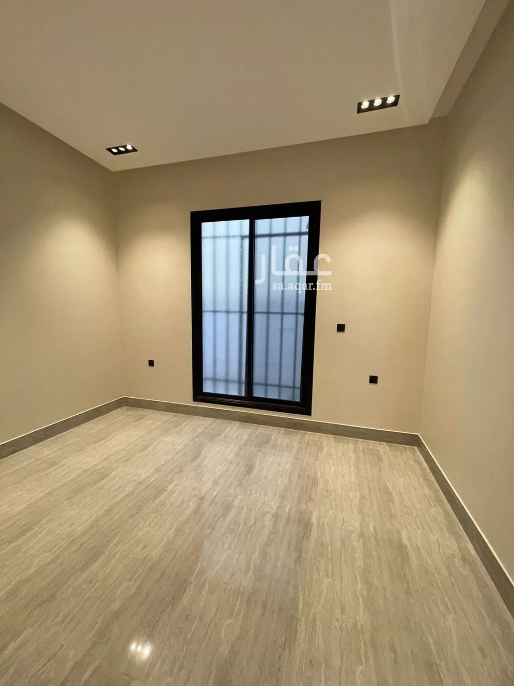 فيلا 5 غرف في العارض 2