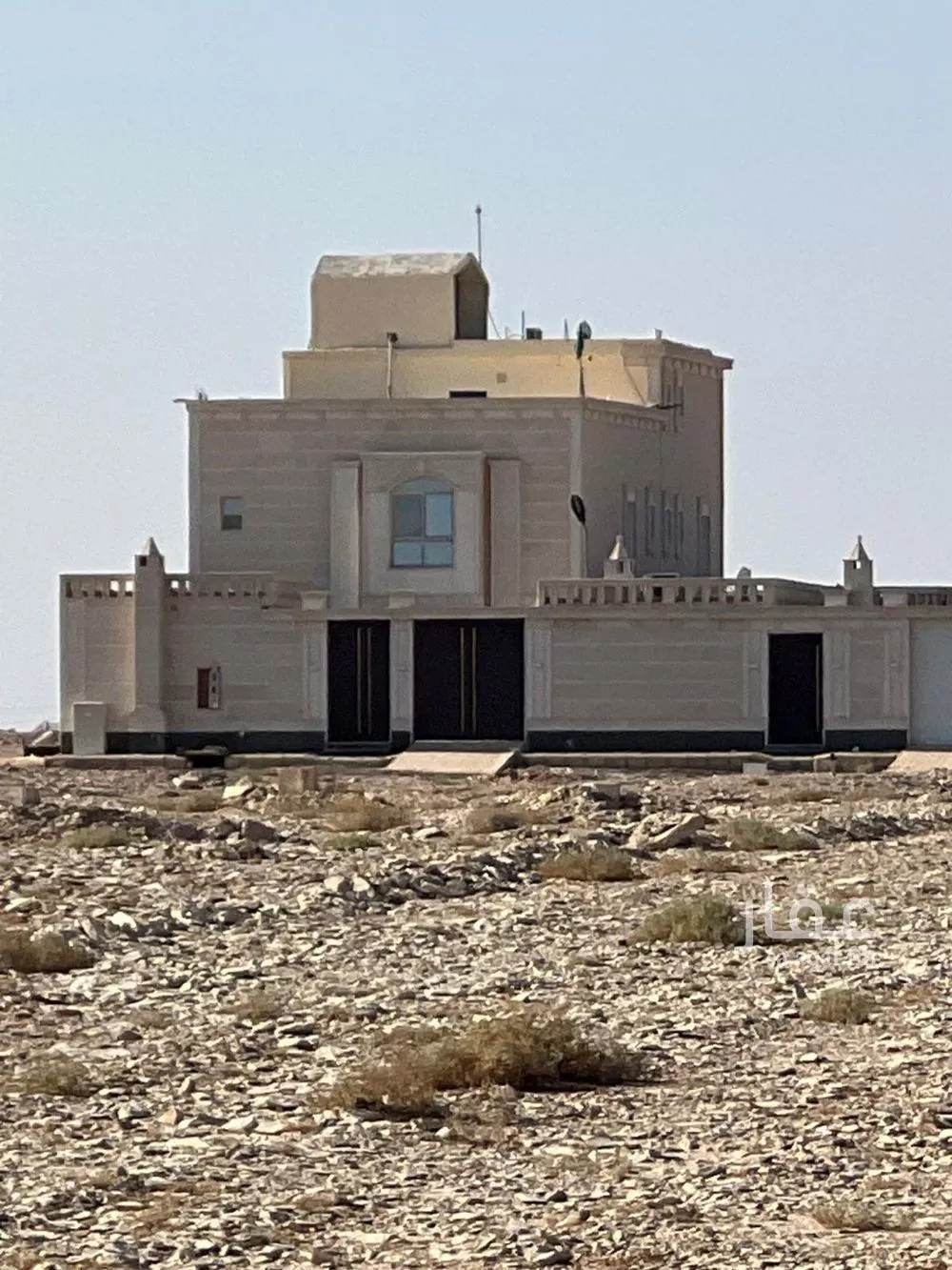 أرض 900 م² في عريض 3