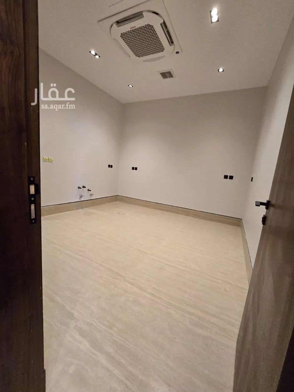 فيلا 5 غرف في العارض 2