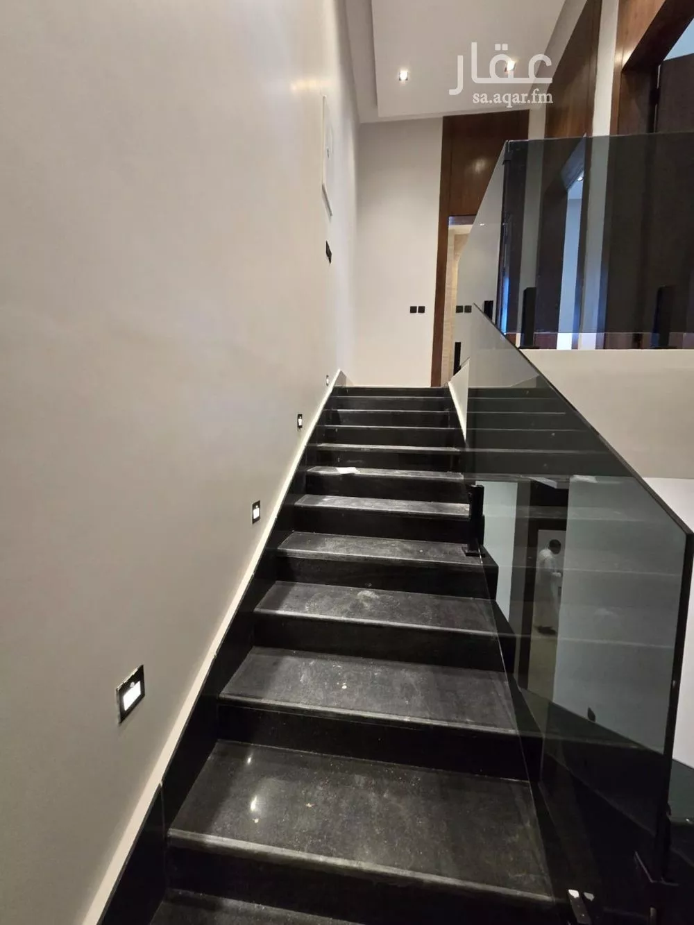 فيلا 5 غرف في العارض 1