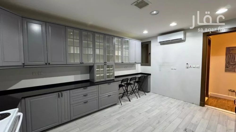 فيلا 6 غرف في الملقا 1