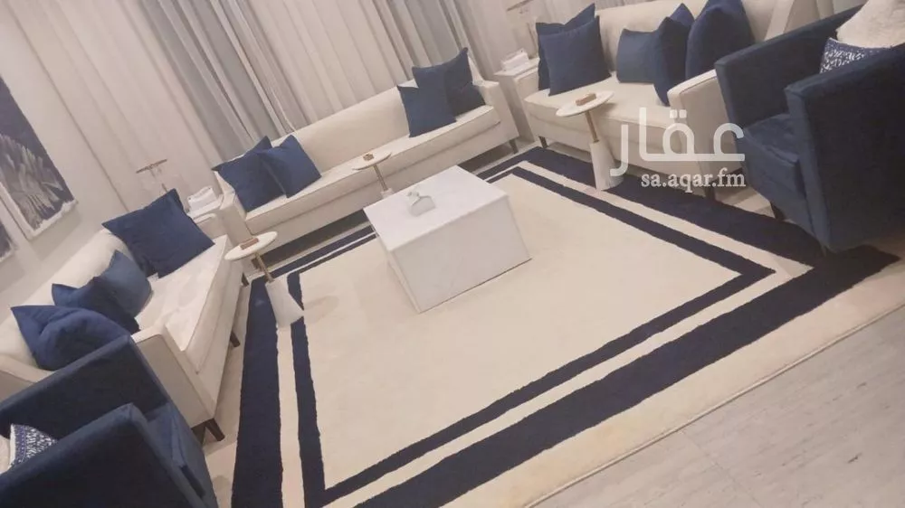 فيلا 8 غرف في العارض 4