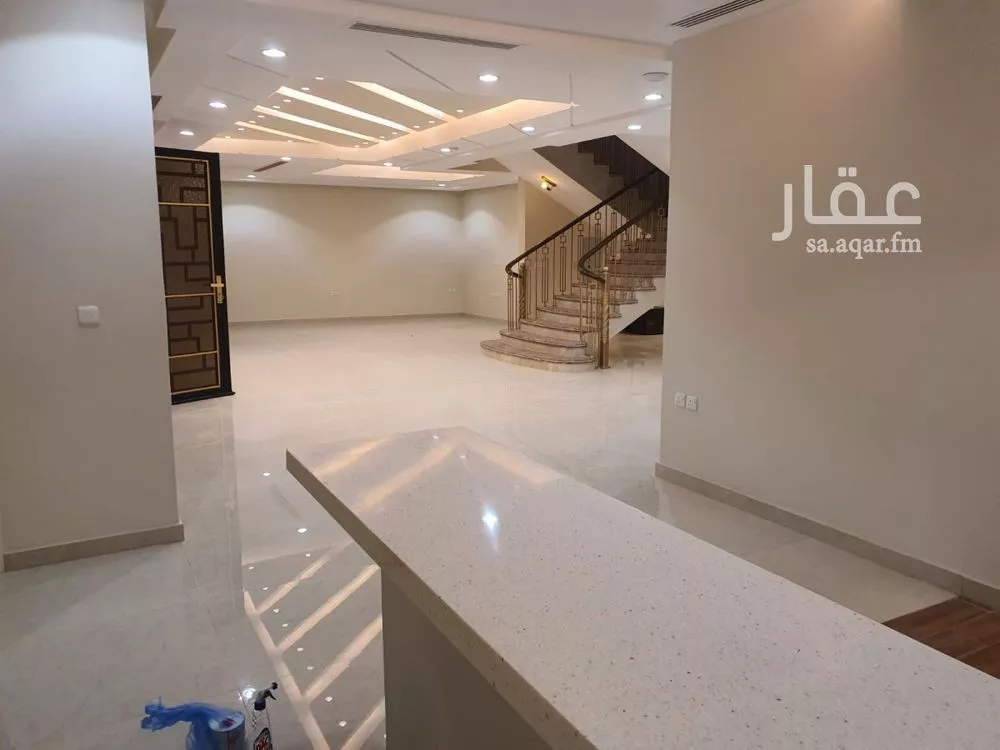 فيلا 8 غرف في المونسية 3