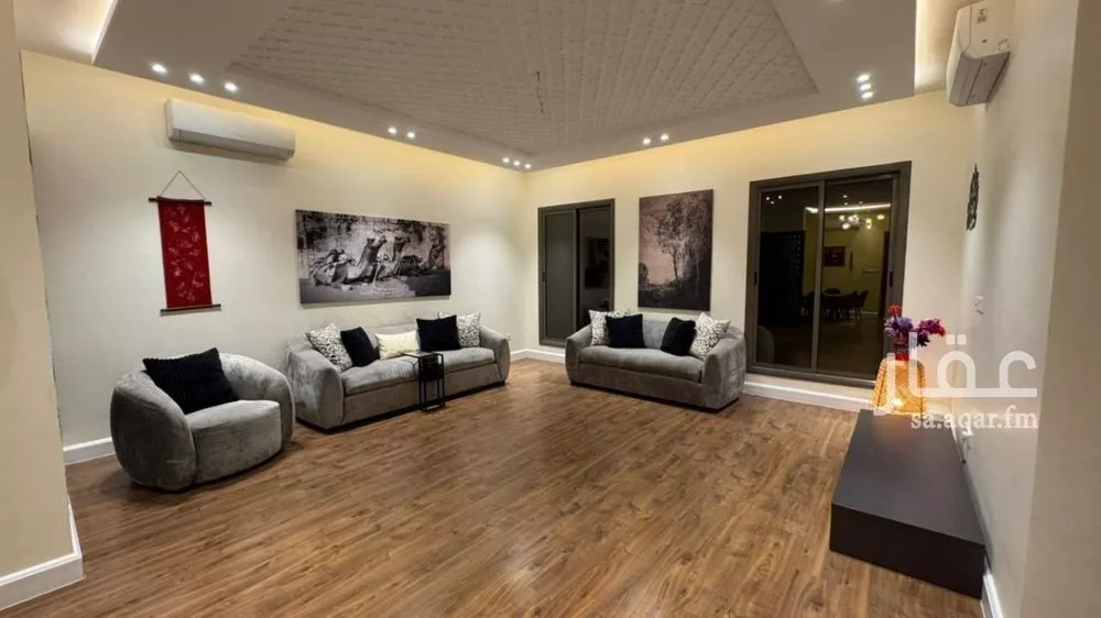 فيلا 6 غرف في الملقا 4