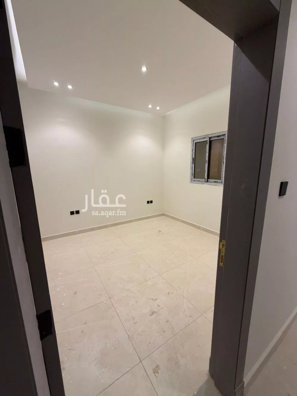 عمارة 891 م² في العارض 5