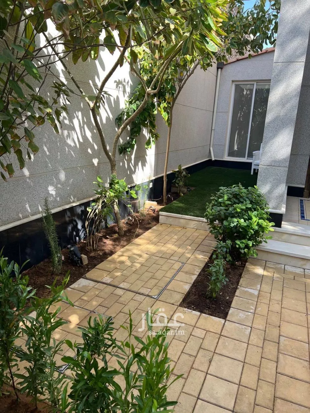 فيلا 8 غرف في الياسمين 2