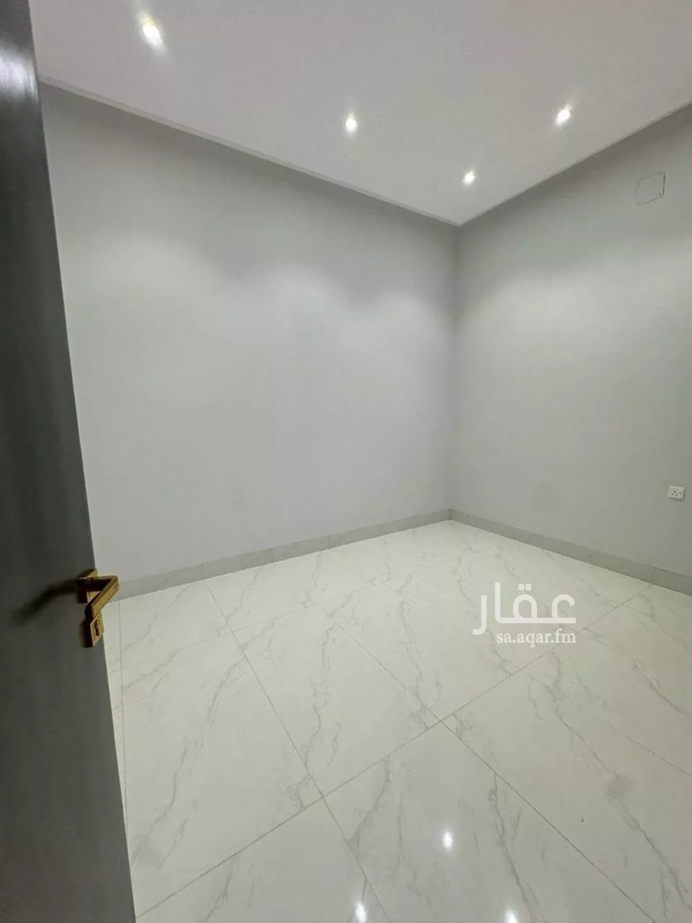 شقة 3 غرف في الرمال 2