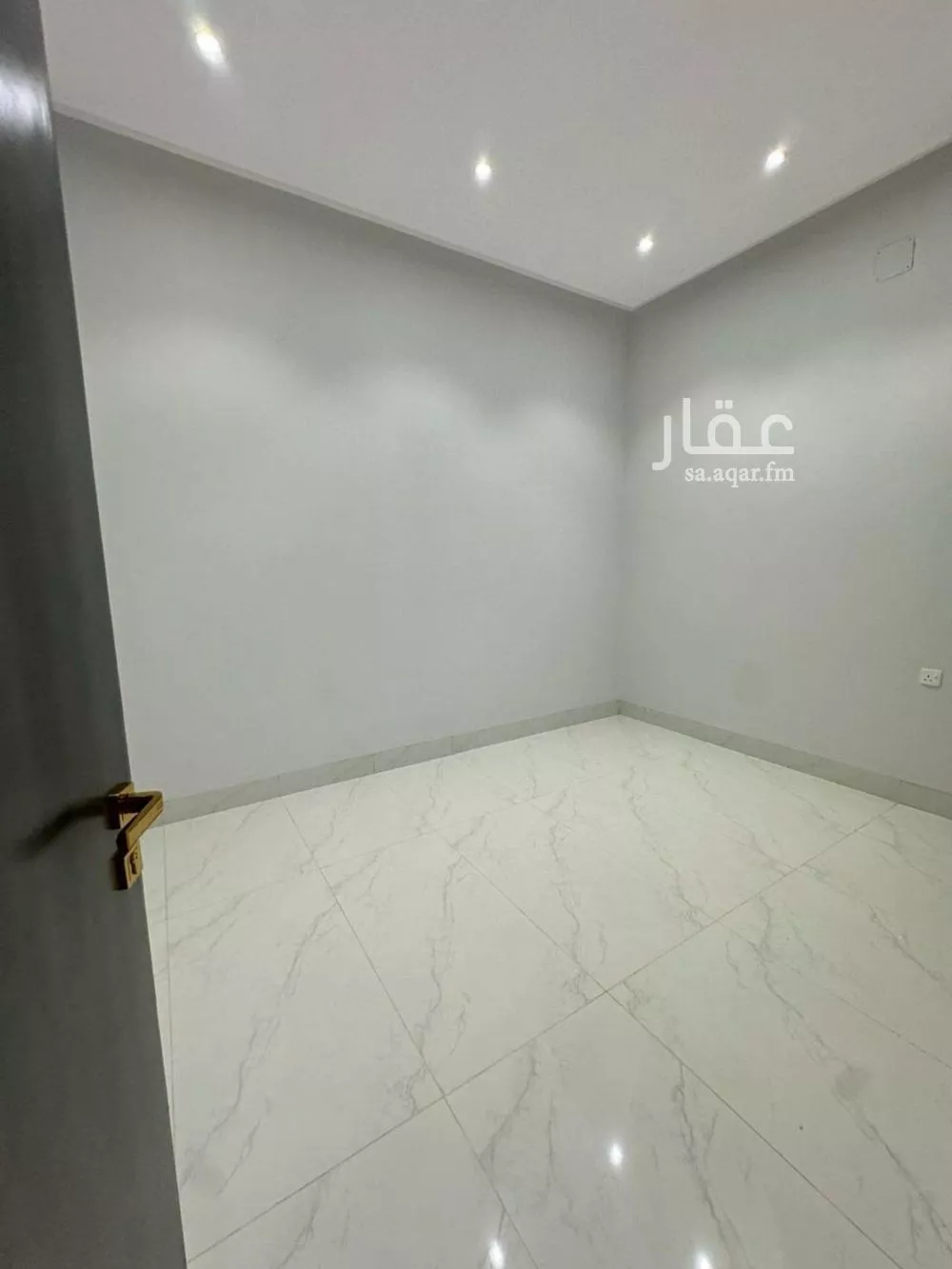 شقة 3 غرف في الرمال 1