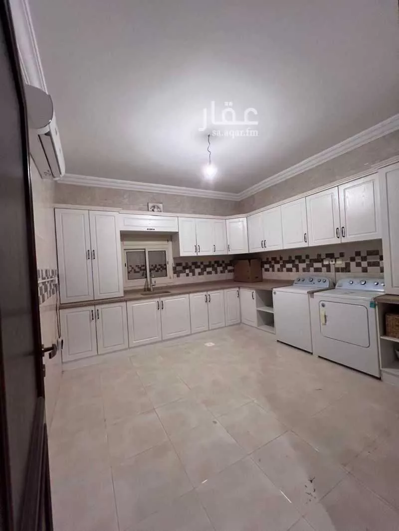 فيلا 8 غرف في الشراع 4