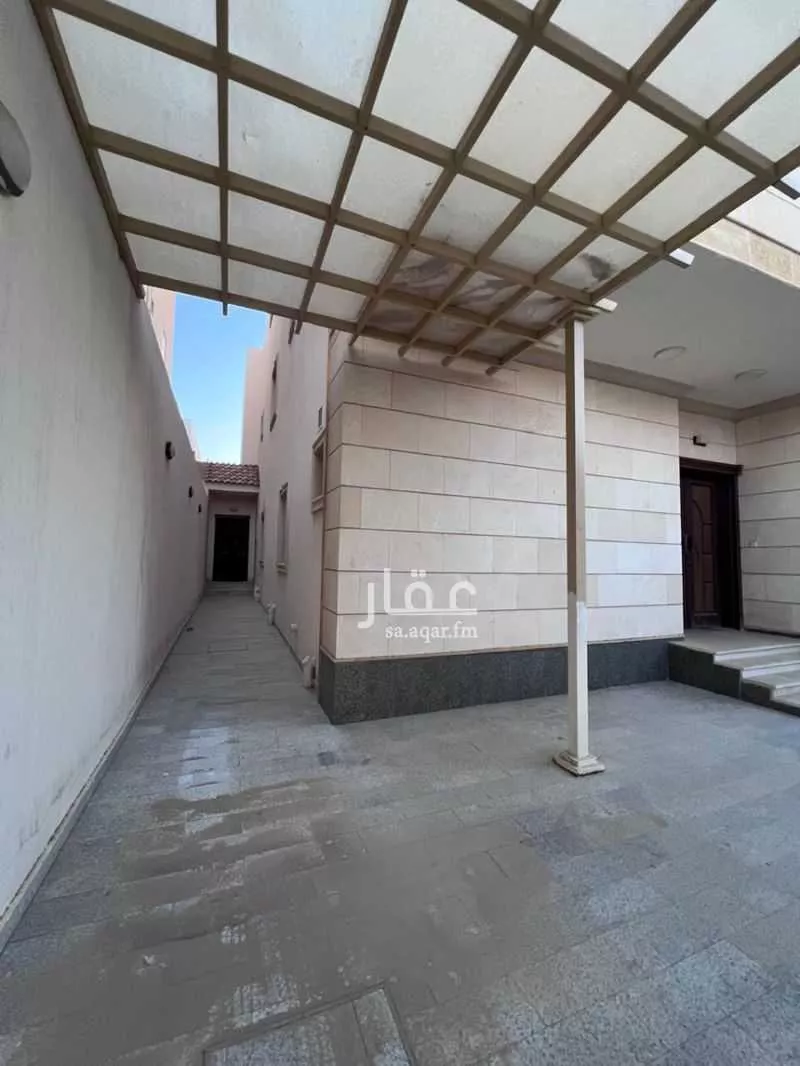 فيلا 8 غرف في الشراع 3