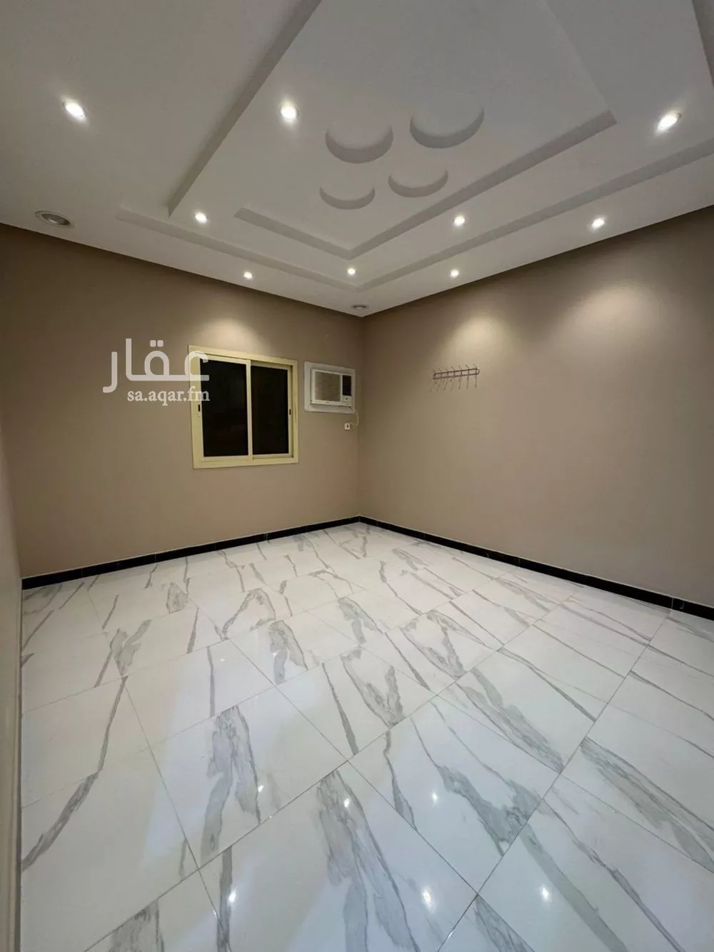 فيلا 6 غرف في العارض 5