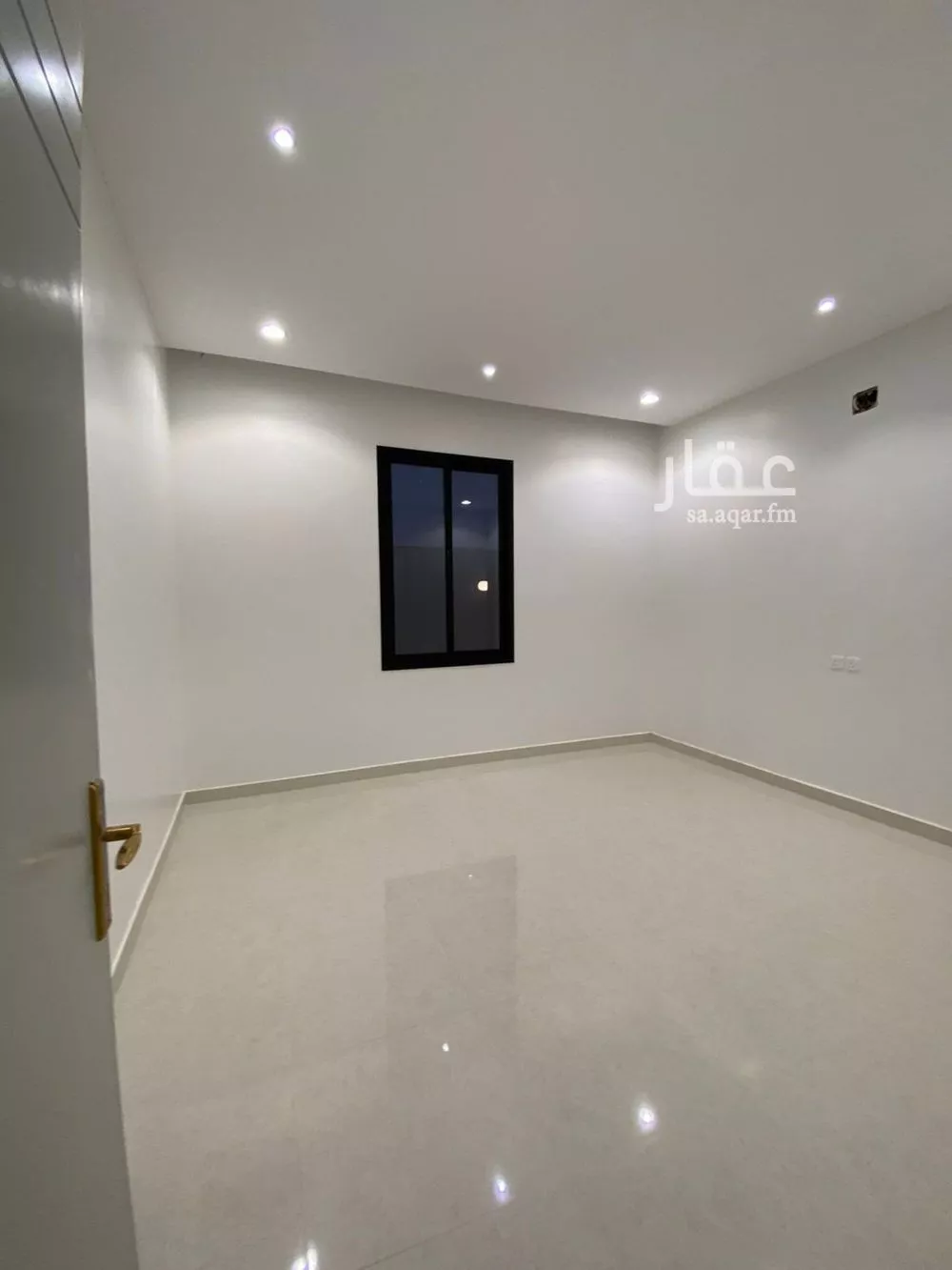 فيلا 8 غرف في الشرق 2