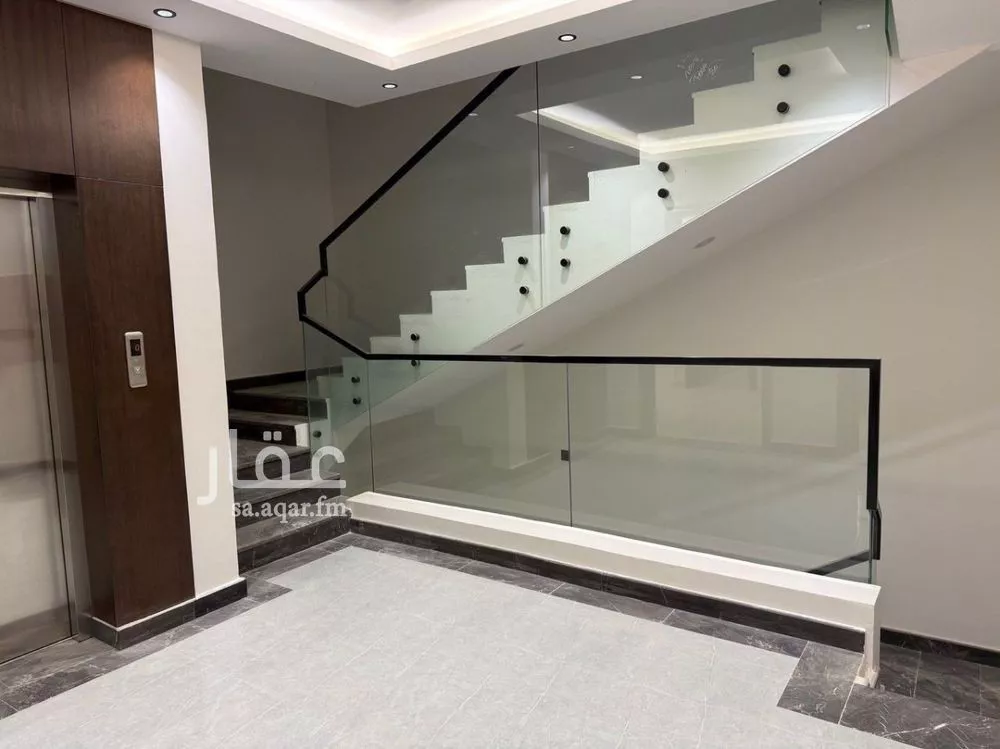 5 bedroom apartment in Al Hazm 1