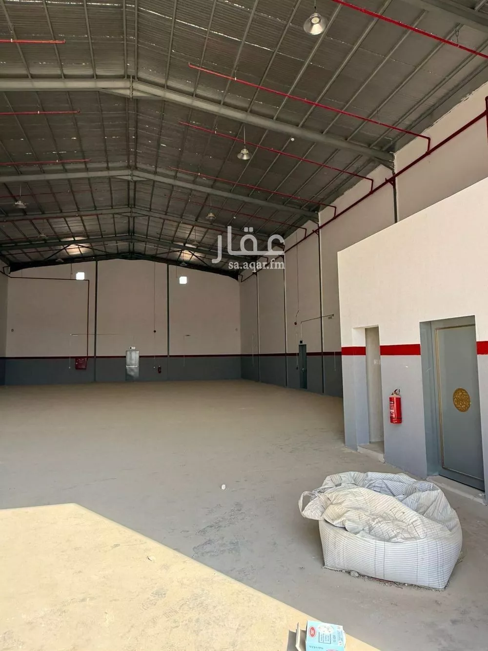 مستودع 1200 م² في طيبة 4