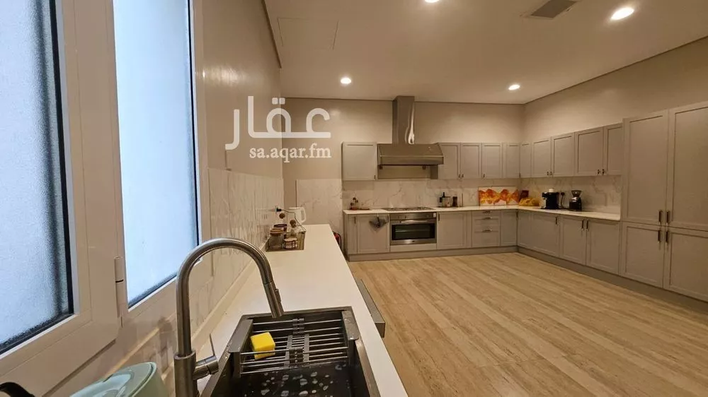 فيلا 5 غرف في النرجس 4