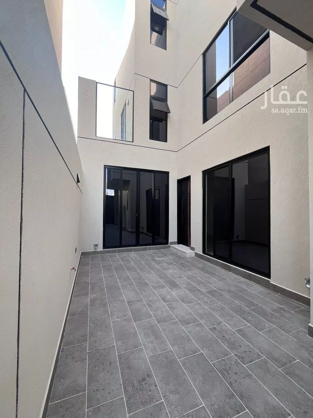 فيلا 6 غرف في المهدية 5