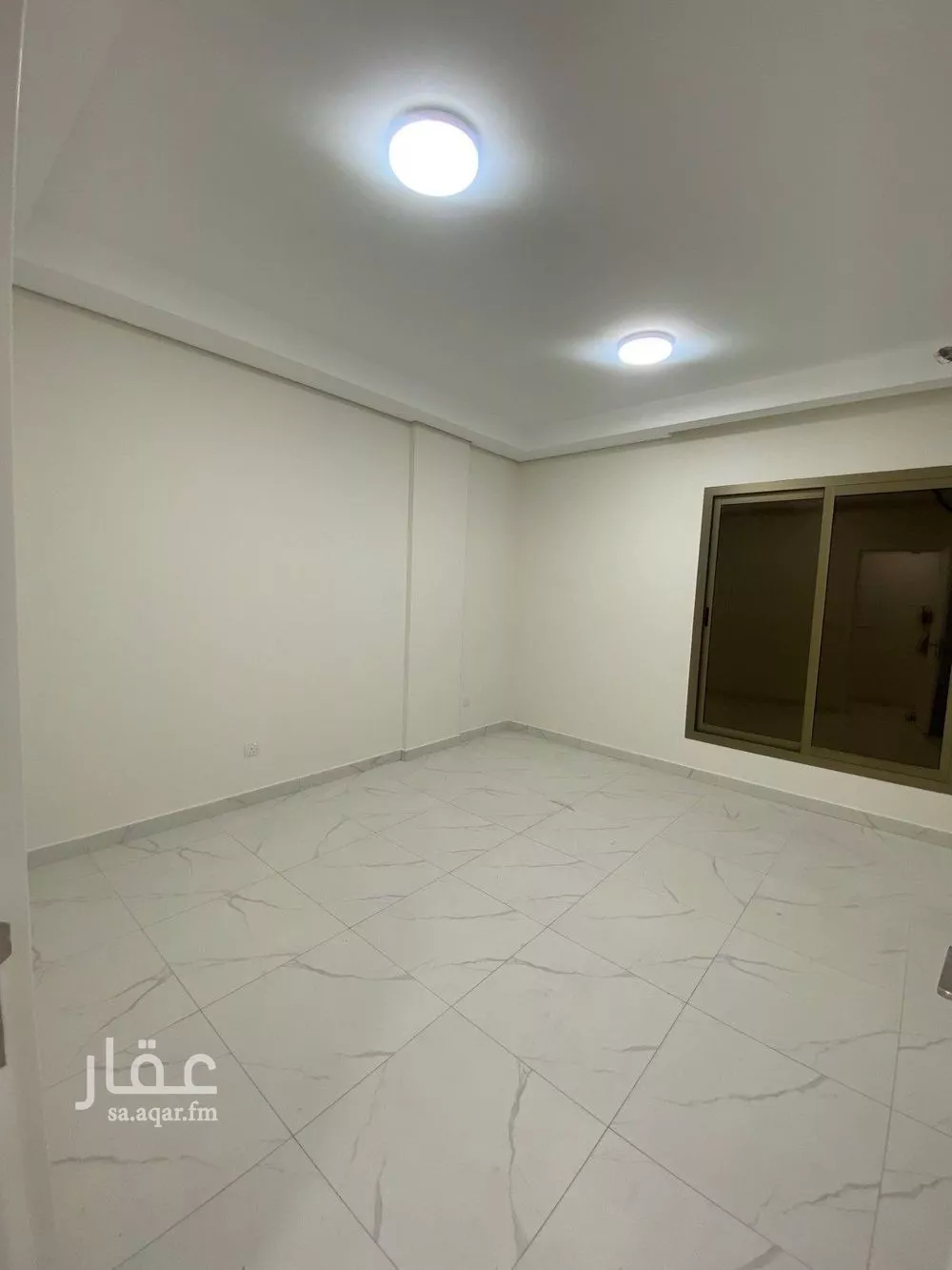 شقة 4 غرف في الحمرا 3