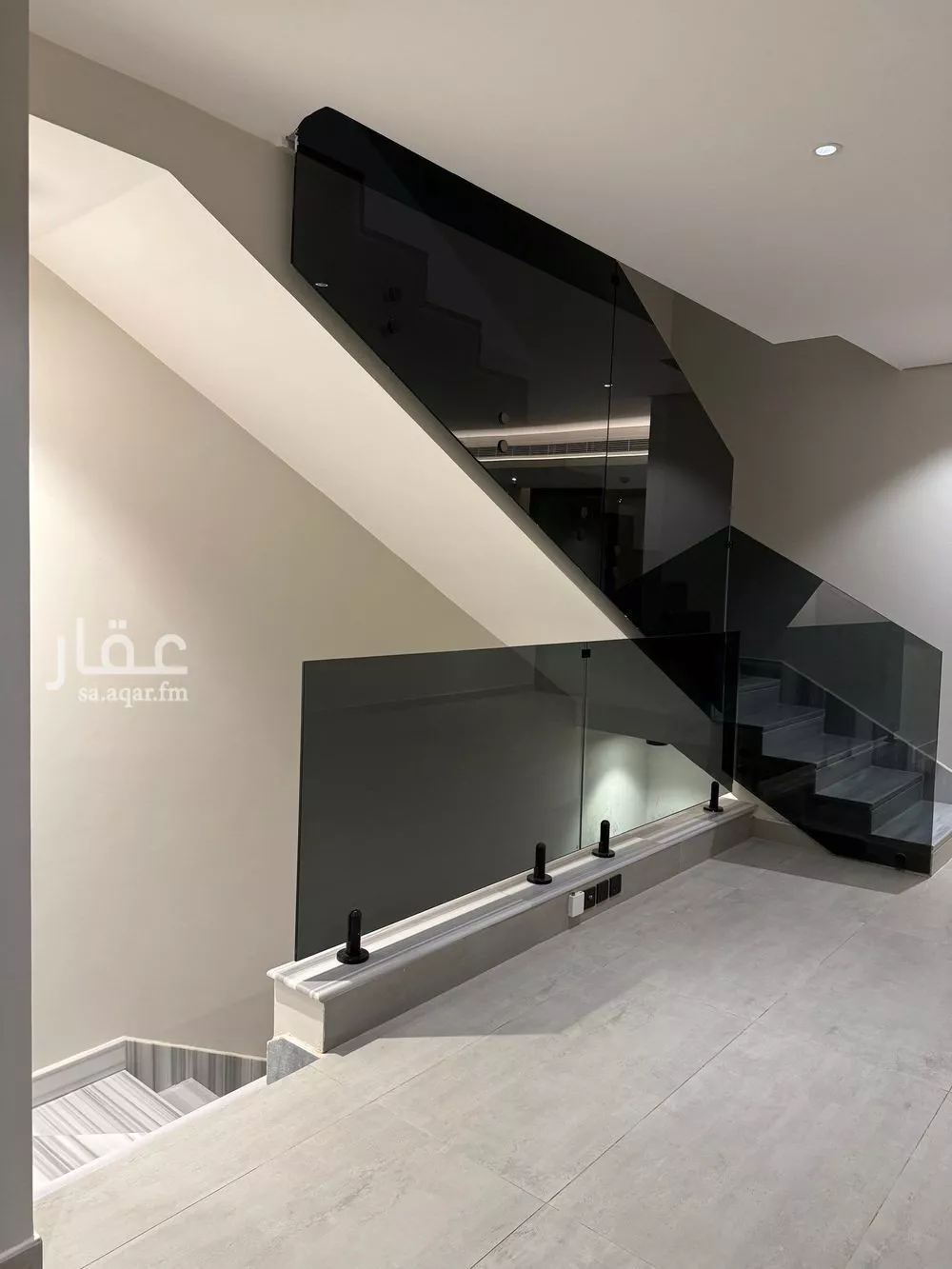 فيلا 5 غرف في العارض 4