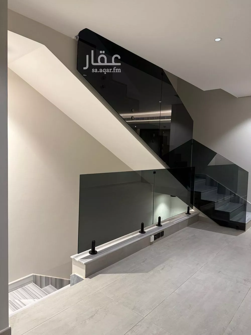 فيلا 5 غرف في العارض 4