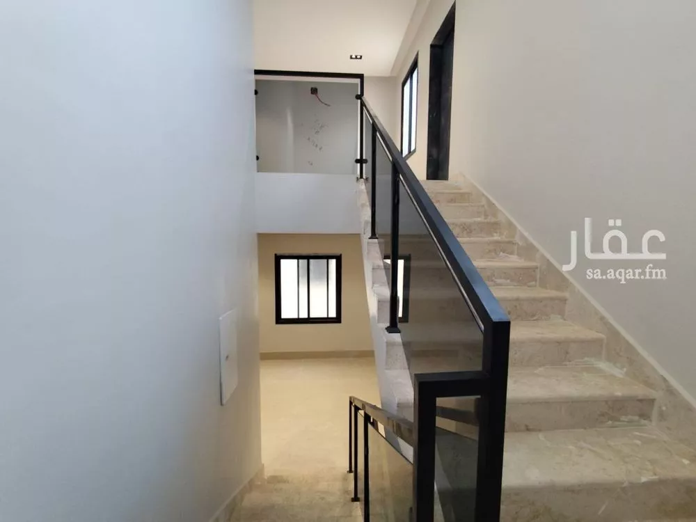 فيلا 6 غرف في عكاظ 5