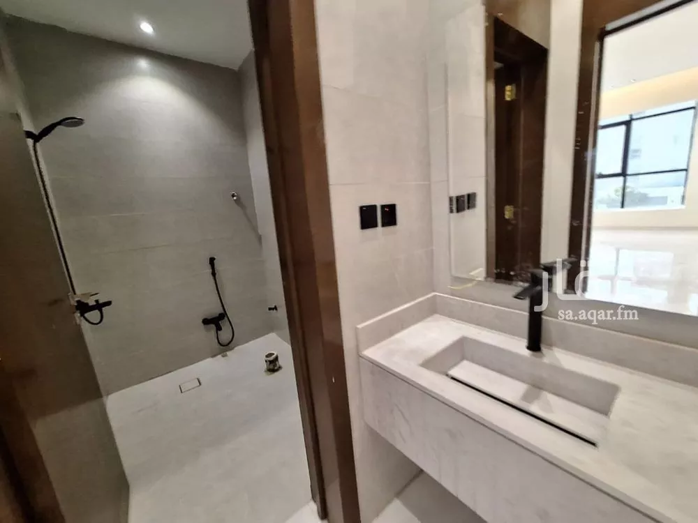 فيلا 5 غرف في عكاظ 5