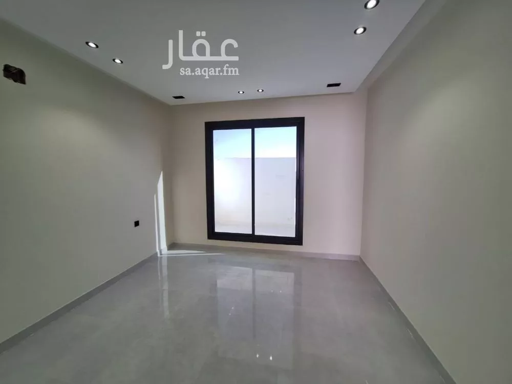 فيلا 5 غرف في عكاظ 4