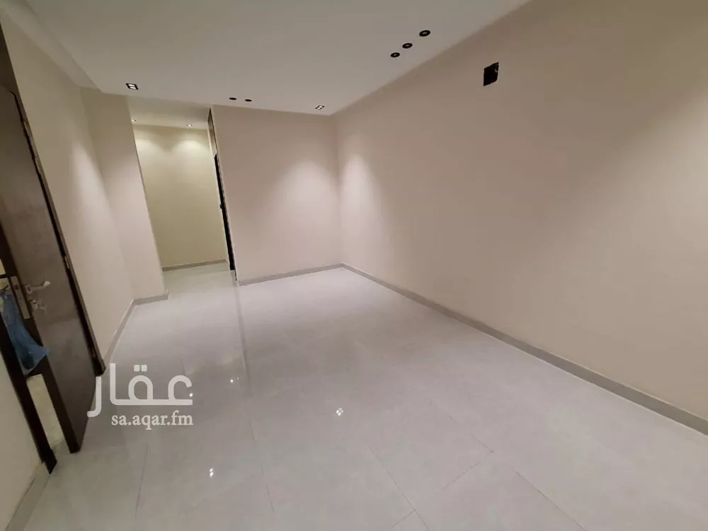 فيلا 5 غرف في عكاظ 3