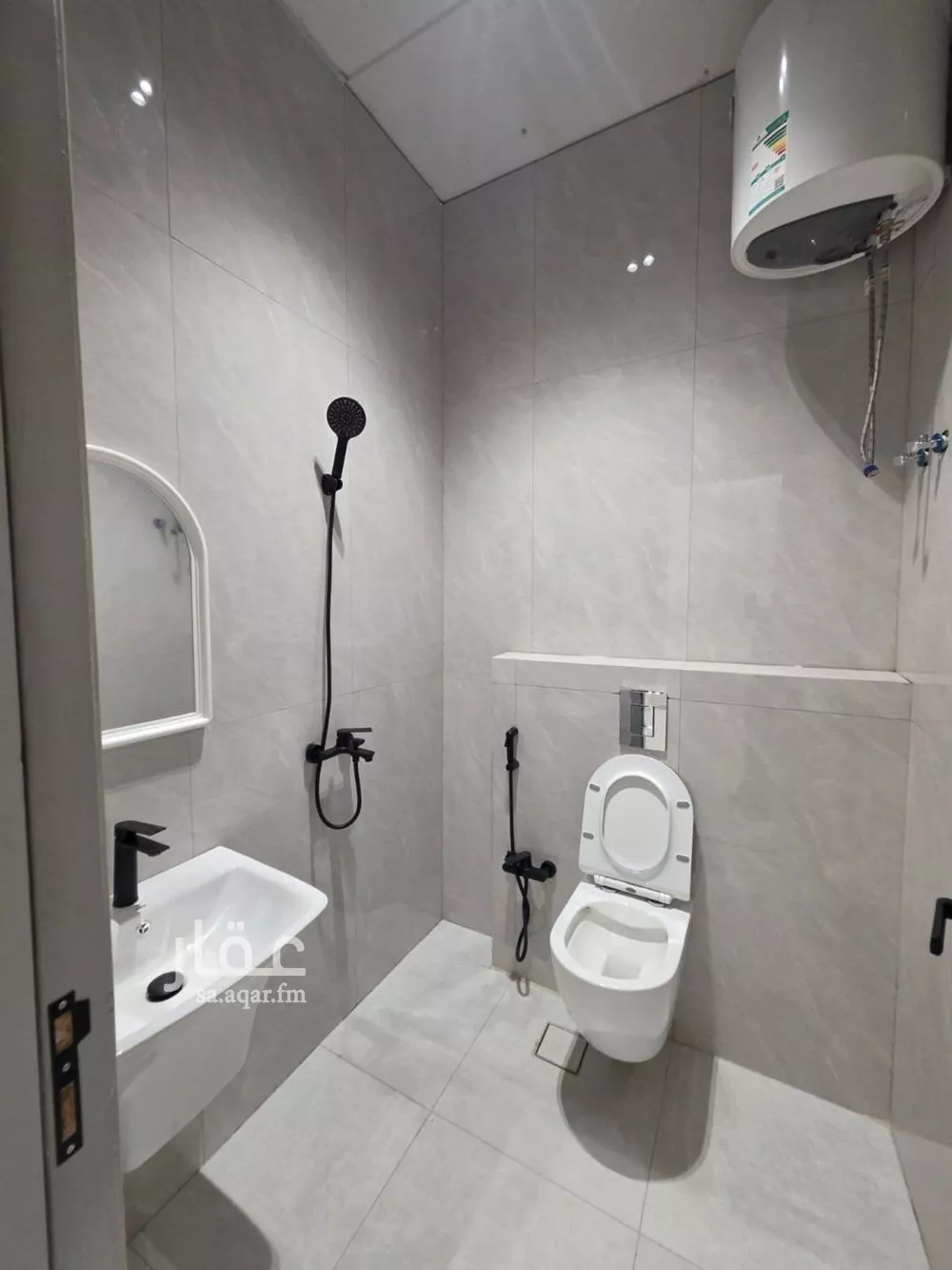 شقة 6 غرف في الشرق 3