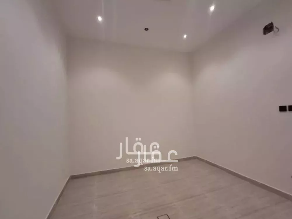 فيلا 5 غرف في عكاظ 3