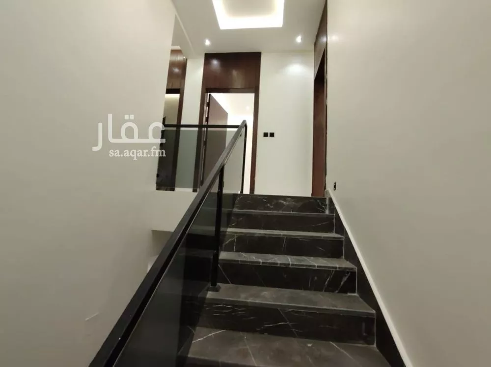 5 bedroom villa in Okaz, Riyadh 4