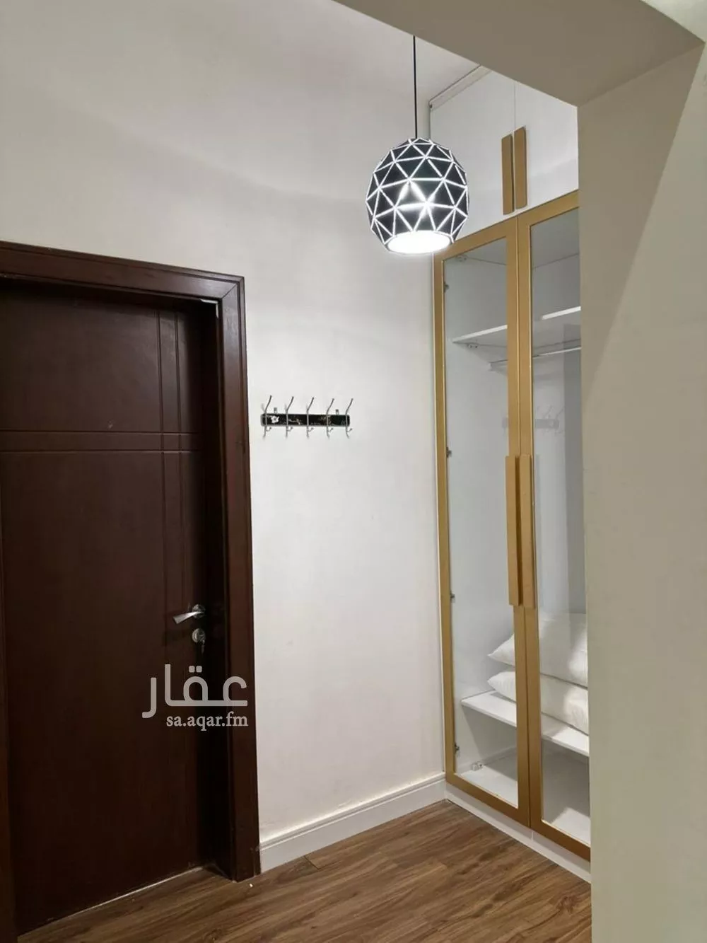 فيلا 4 غرف في العارض 2