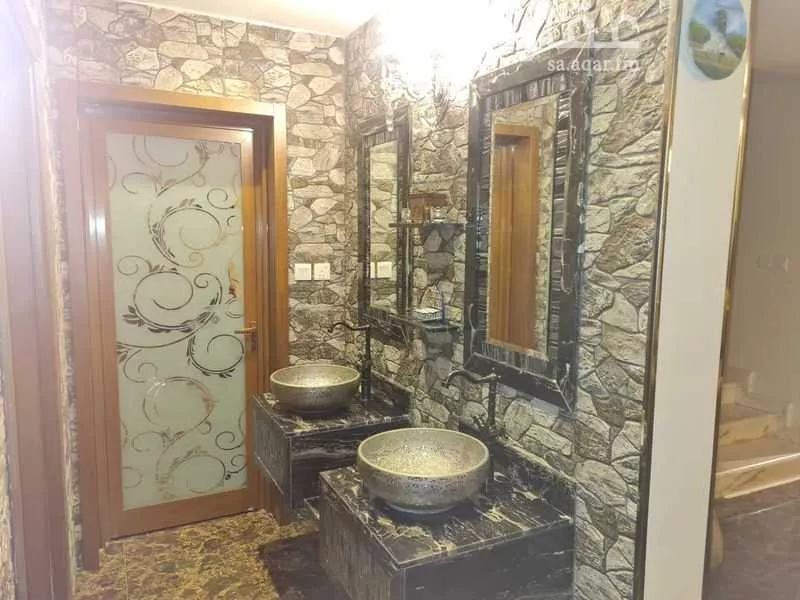 فيلا 11 غرف في الوادي 5