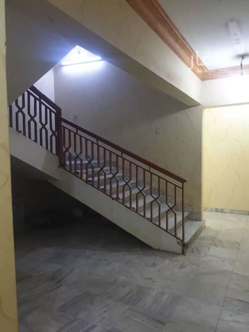 عمارة 810 م² في النهضة 2