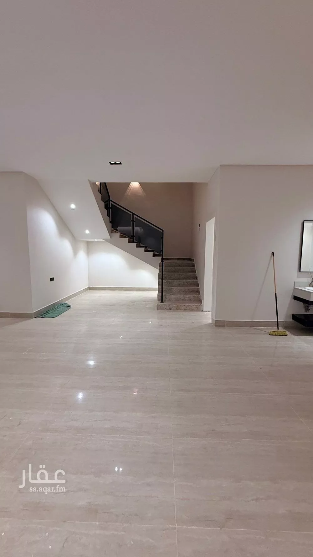 فيلا 5 غرف في طويق 4