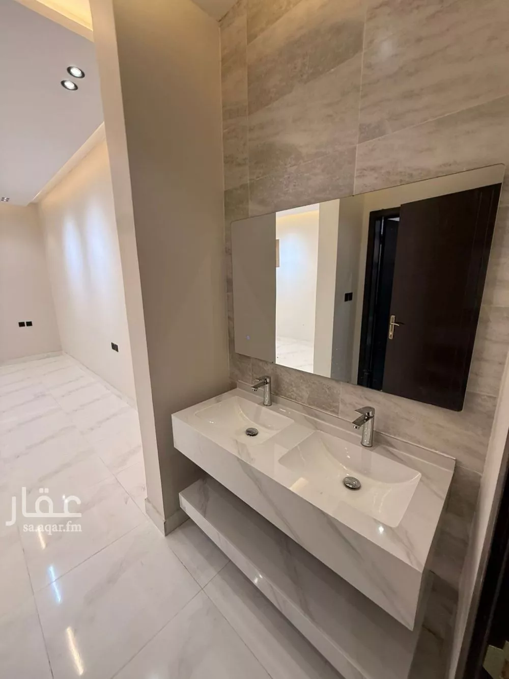 فيلا 7 غرف في القرينة 4