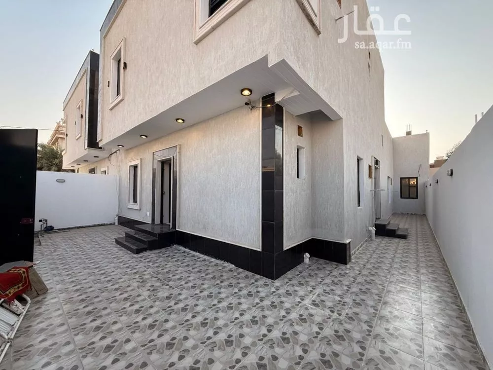 فيلا 7 غرف في القرينة 3