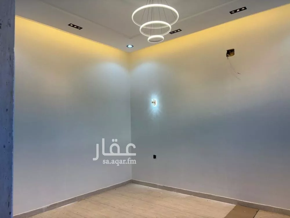 فيلا 5 غرف في عكاظ 5