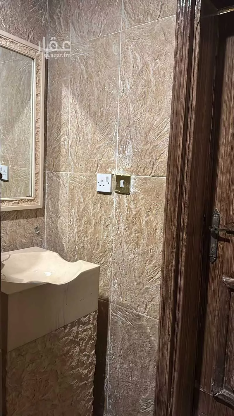 فيلا 8 غرف في الملك فهد 3