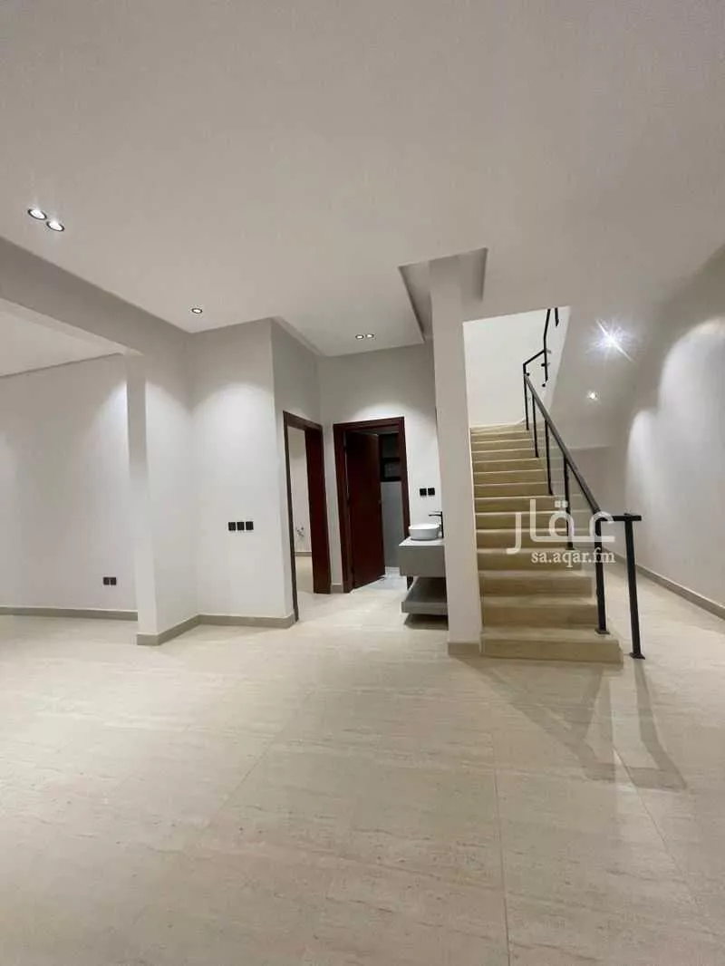 فيلا 6 غرف في الشرق 2