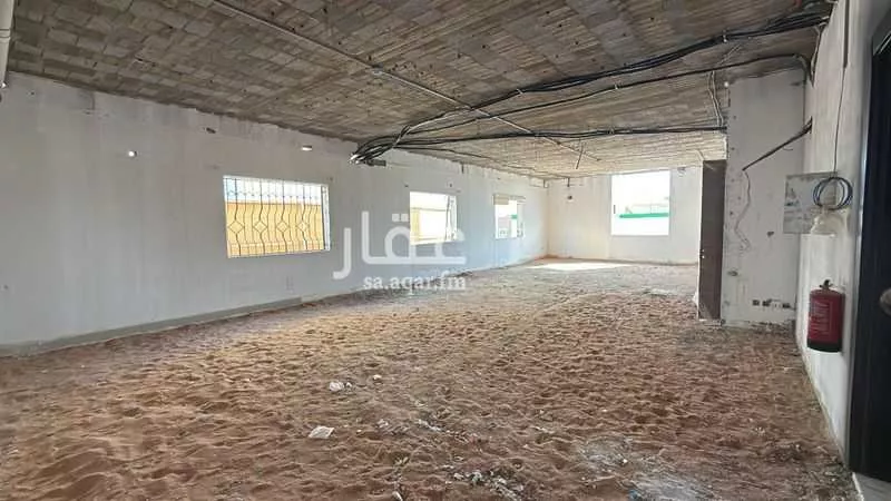 مكتب 2000 م² في العليا 5