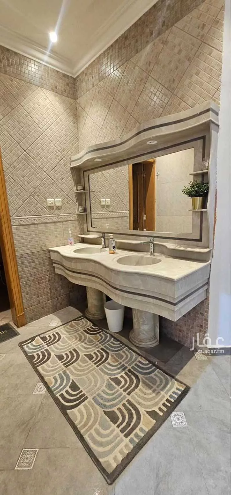 فيلا 10 غرف في الملقا 2