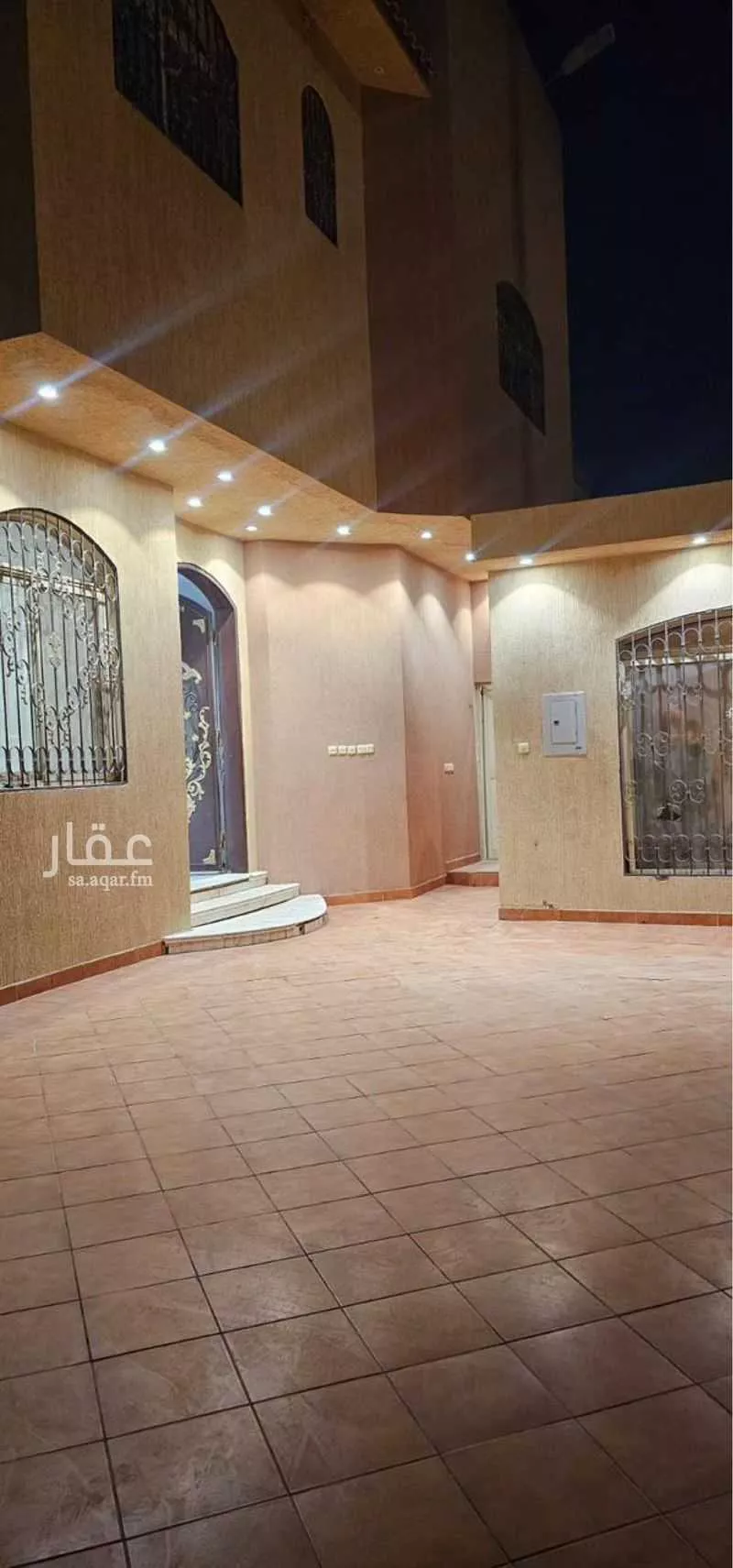 فيلا 10 غرف في الملقا 4