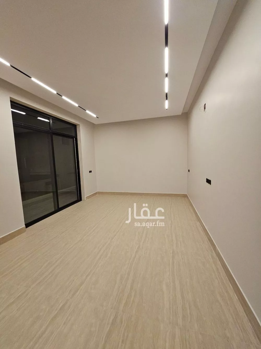 فيلا 4 غرف في العارض 5